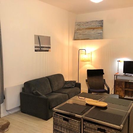 Petite maison pour 2 à 6 personnes dans un paysage totalement paisible  Landévant Exterior foto