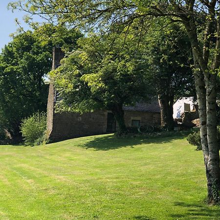 Petite maison pour 2 à 6 personnes dans un paysage totalement paisible  Landévant Exterior foto