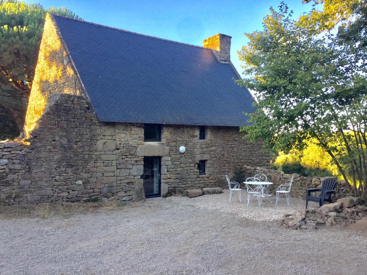 Petite maison pour 2 à 6 personnes dans un paysage totalement paisible  Landévant Exterior foto