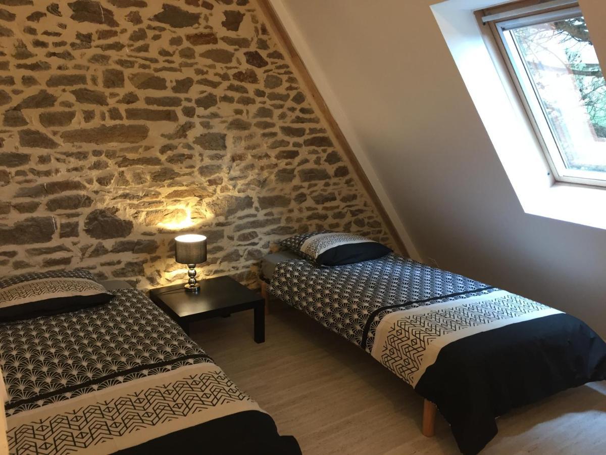 Petite maison pour 2 à 6 personnes dans un paysage totalement paisible  Landévant Exterior foto