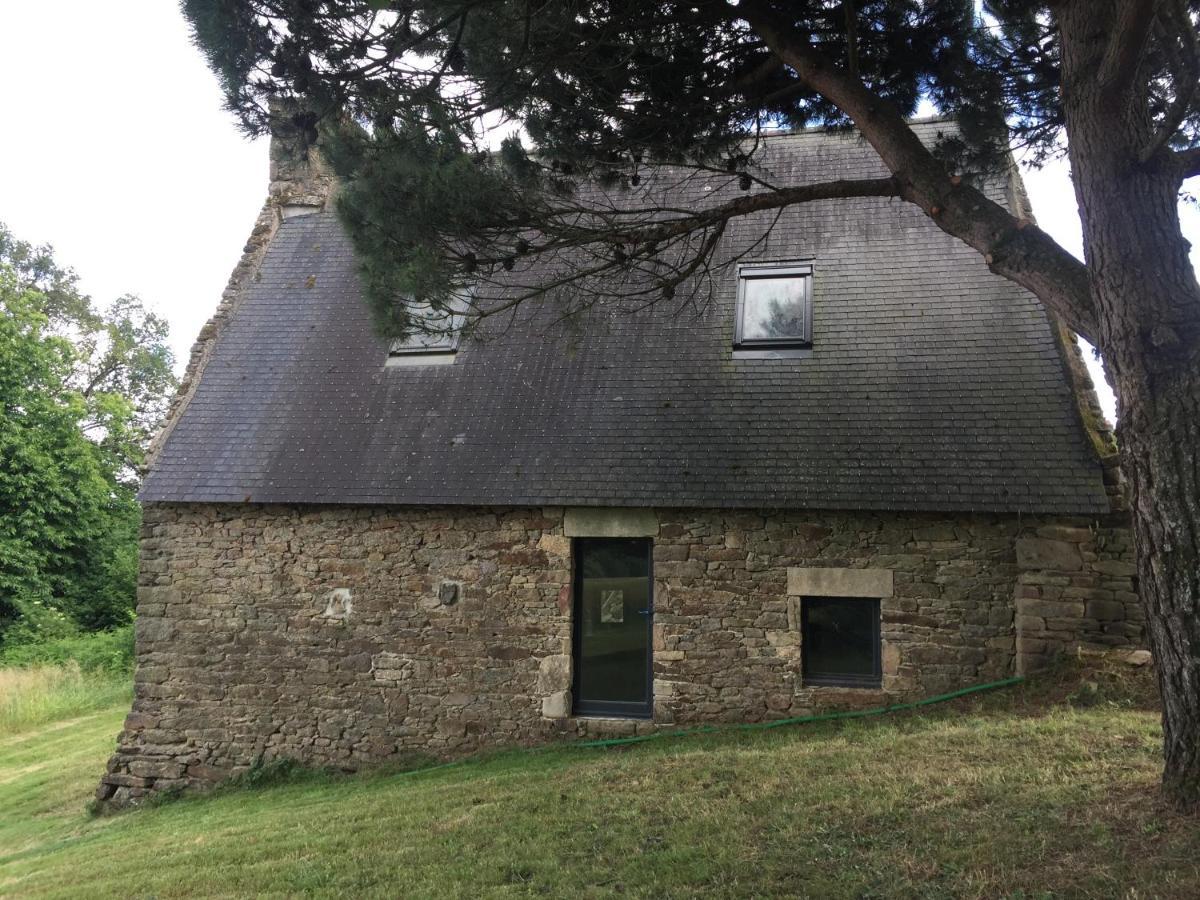 Petite maison pour 2 à 6 personnes dans un paysage totalement paisible  Landévant Exterior foto