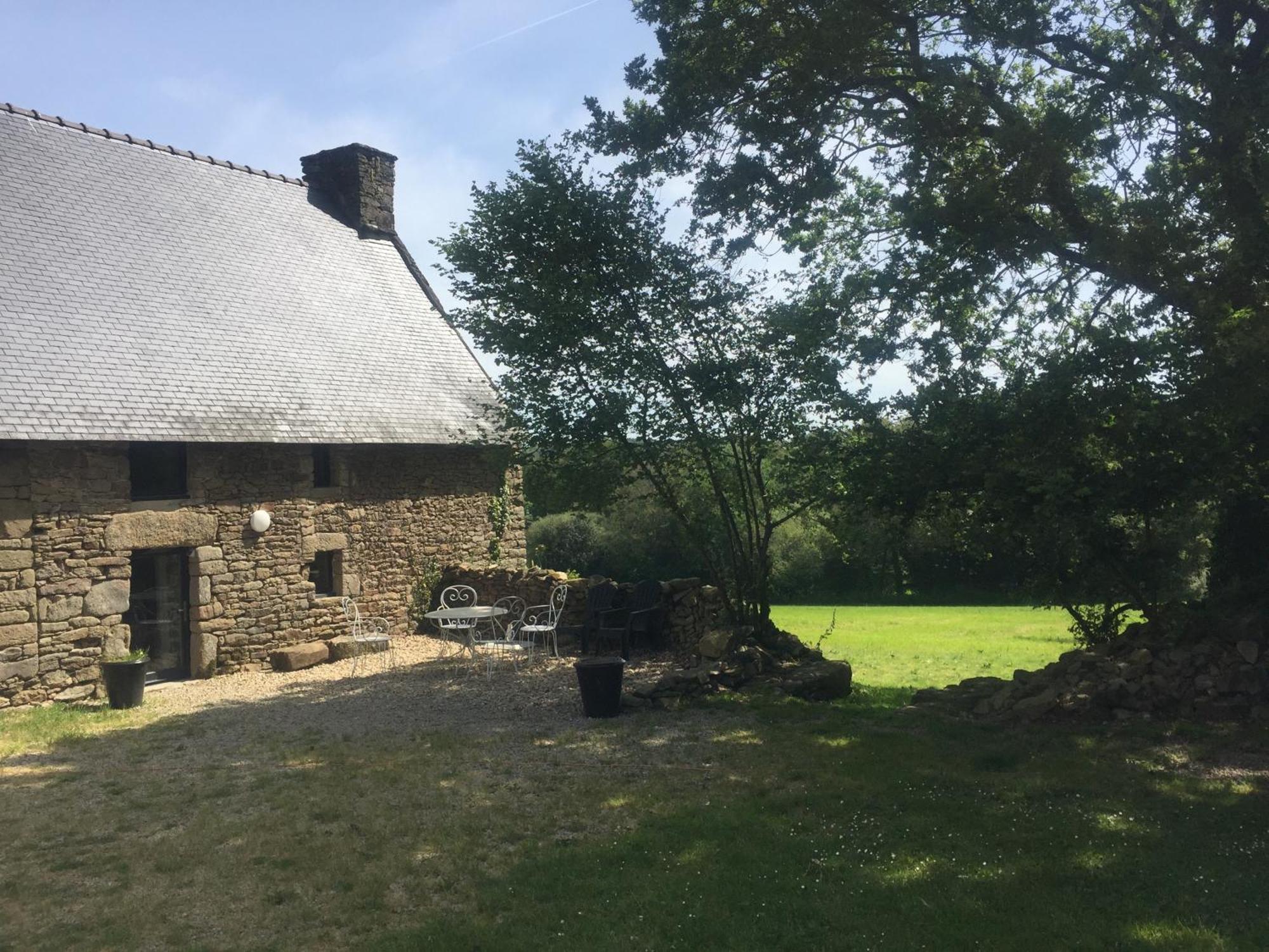Petite maison pour 2 à 6 personnes dans un paysage totalement paisible  Landévant Exterior foto