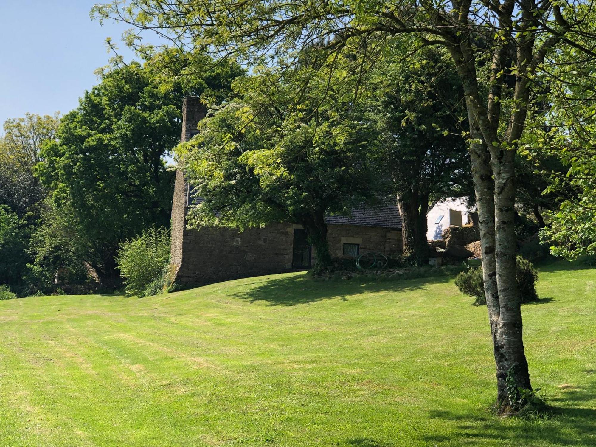 Petite maison pour 2 à 6 personnes dans un paysage totalement paisible  Landévant Exterior foto
